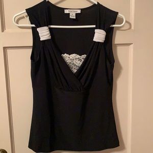 WHITE HOUSE BLACK MARKET TOP. Sz S.   BLACK WHITE